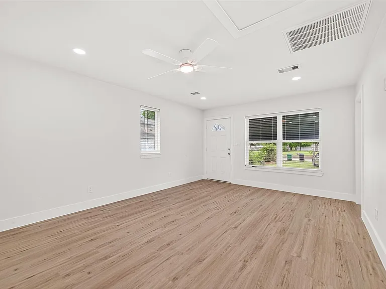 6615 W Montgomery Rd — Photo 8