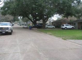 1013 Meadowlane St, Angleton, TX 77515