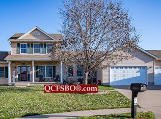 820 W Maple Ct, Eldridge, IA