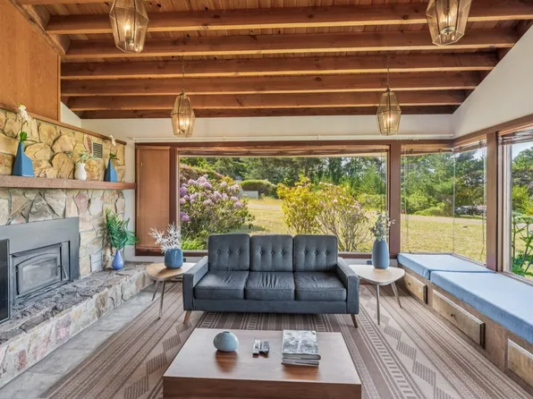 (undisclosed Address), Manchester, CA 95459