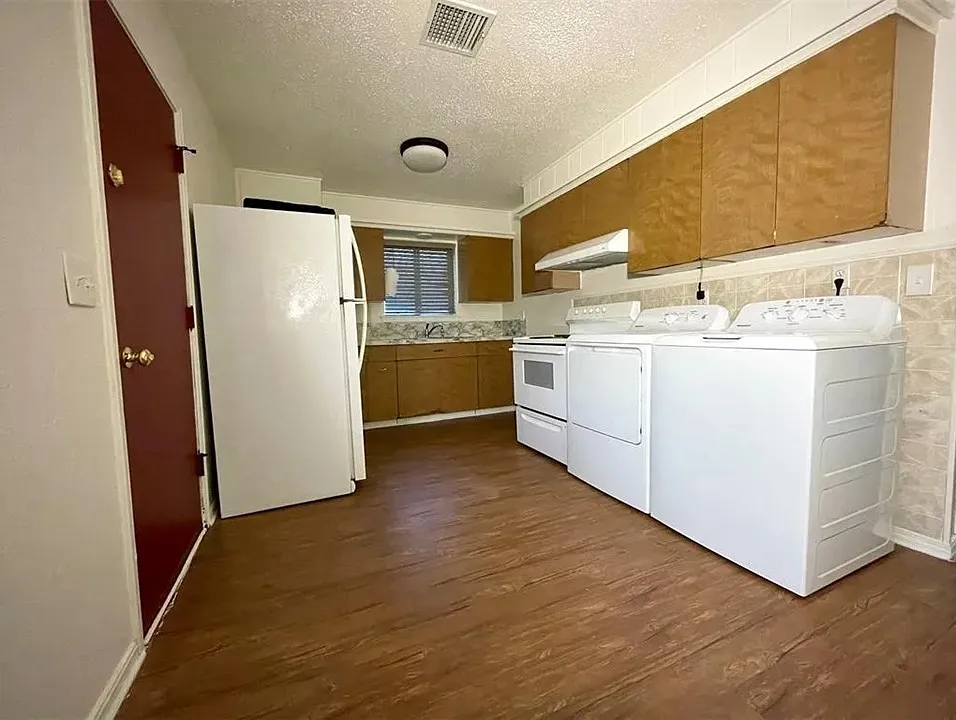 3 bed, 892 sqft, $1,150 — Photo 3
