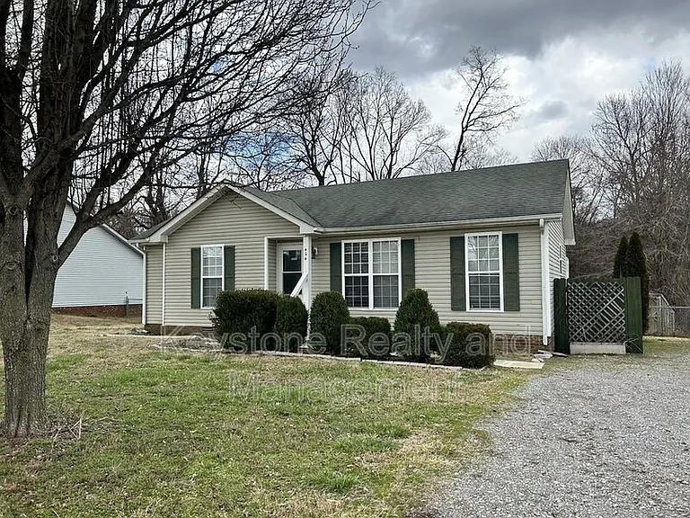 404 Sideline Dr — Photo 1