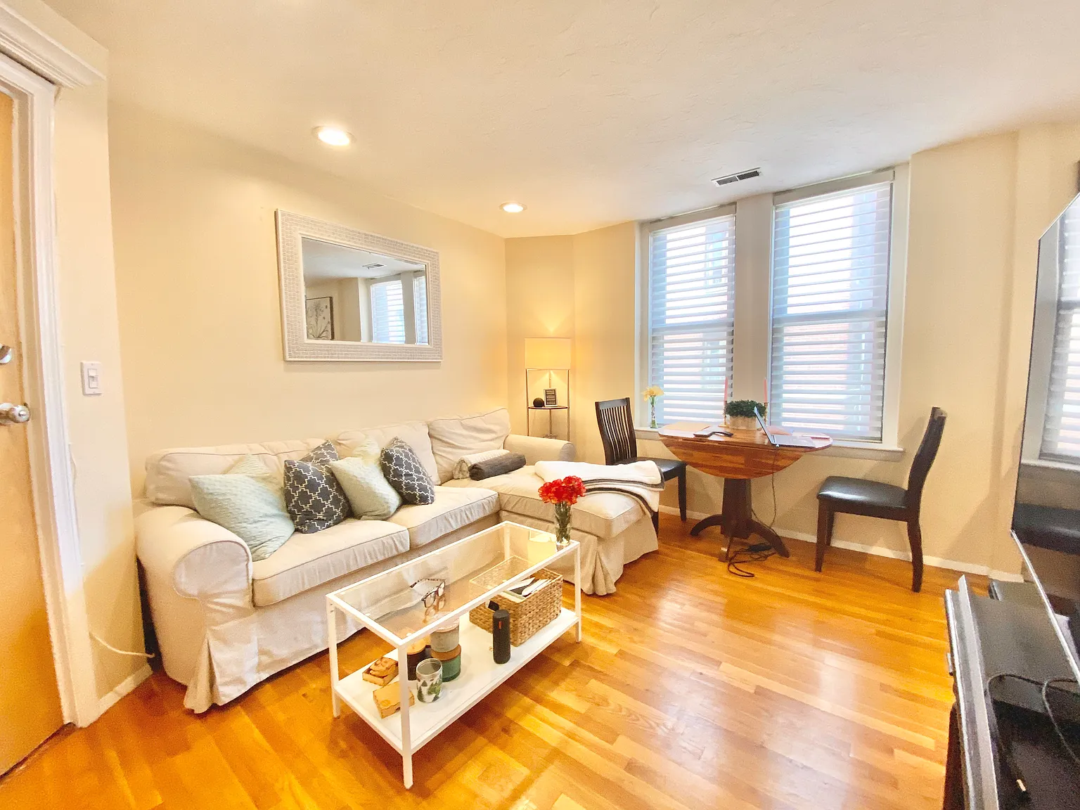 1 bed, 9999 sqft, $2,600 — Photo 2