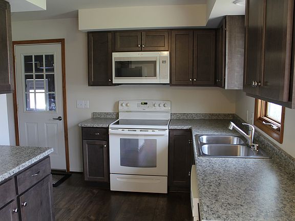 3rd image of 3018 Joanne St
