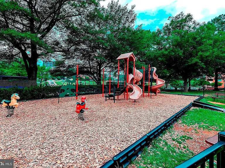 1021 Arlington Blvd #1130 — Photo 33