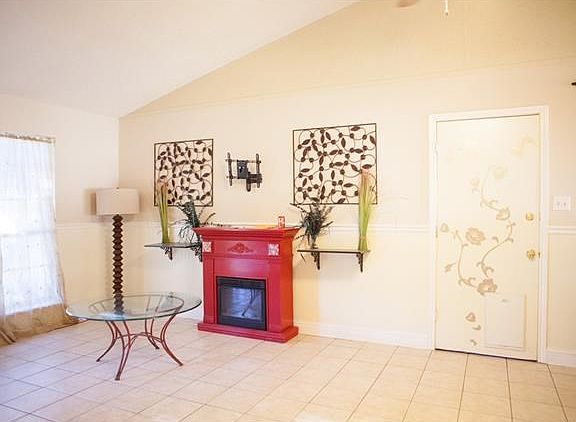 3rd image of 1012 Glazier Cir