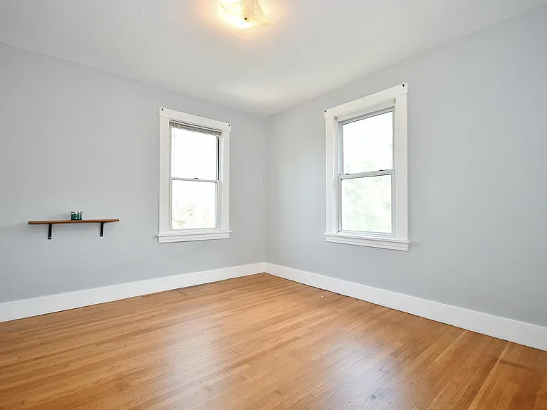 2750 Voelkel Ave — Photo 9