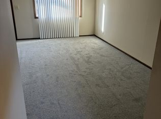 1404 E 27th Ave, Hutchinson, KS 67502