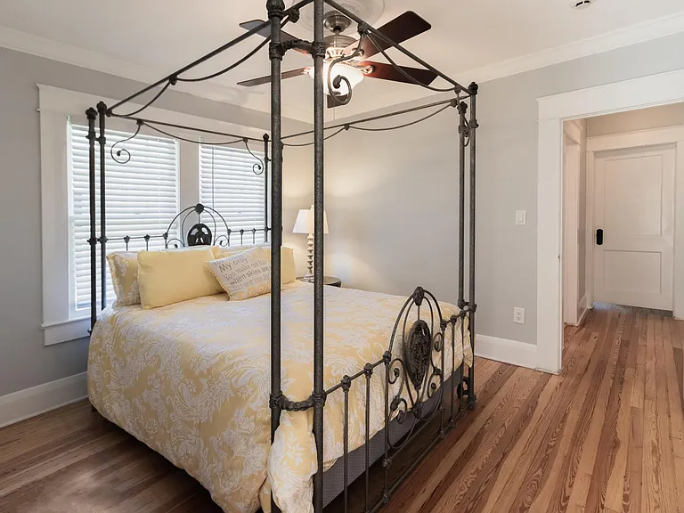 photos from previous Airbnb listing.
