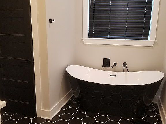 60in freestanding tub. 