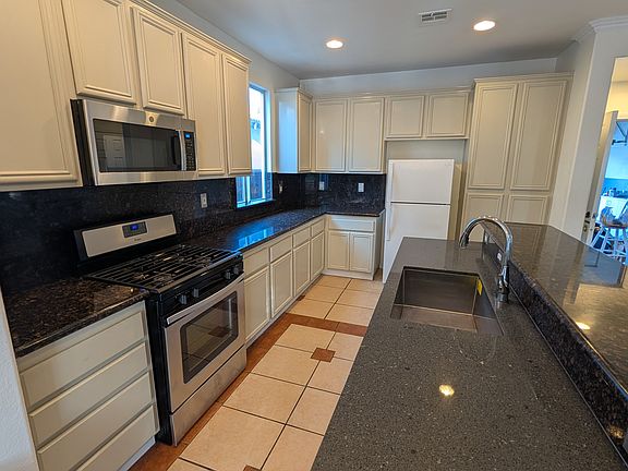 2nd image of 16015 Peninsula Ct
