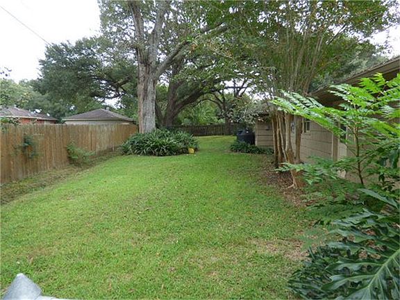 4th image of 2409 Oak Dr