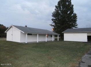 1652 Butternut Rd, Du Quoin, IL 62832