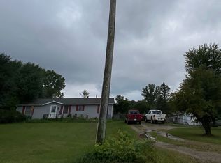 1800 River Bend Dr, Fowlerville, MI 48836