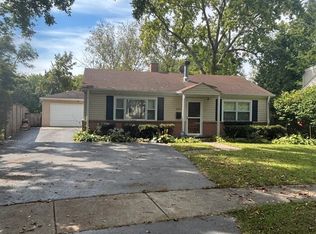 926 Cedar St, Deerfield, IL 60015