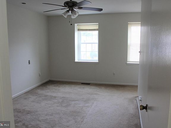 5th image of 15 Goodport Ct