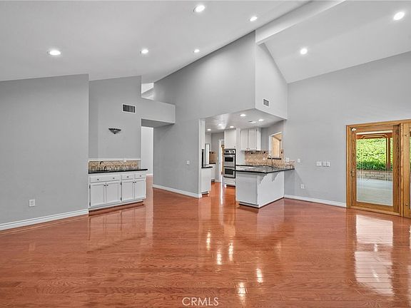 5th image of 10158 Woodridge Dr