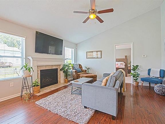 4th image of 681 Hafton Ct