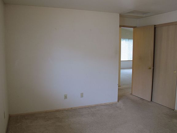 5th image of 970 SE Ireland St APT 201