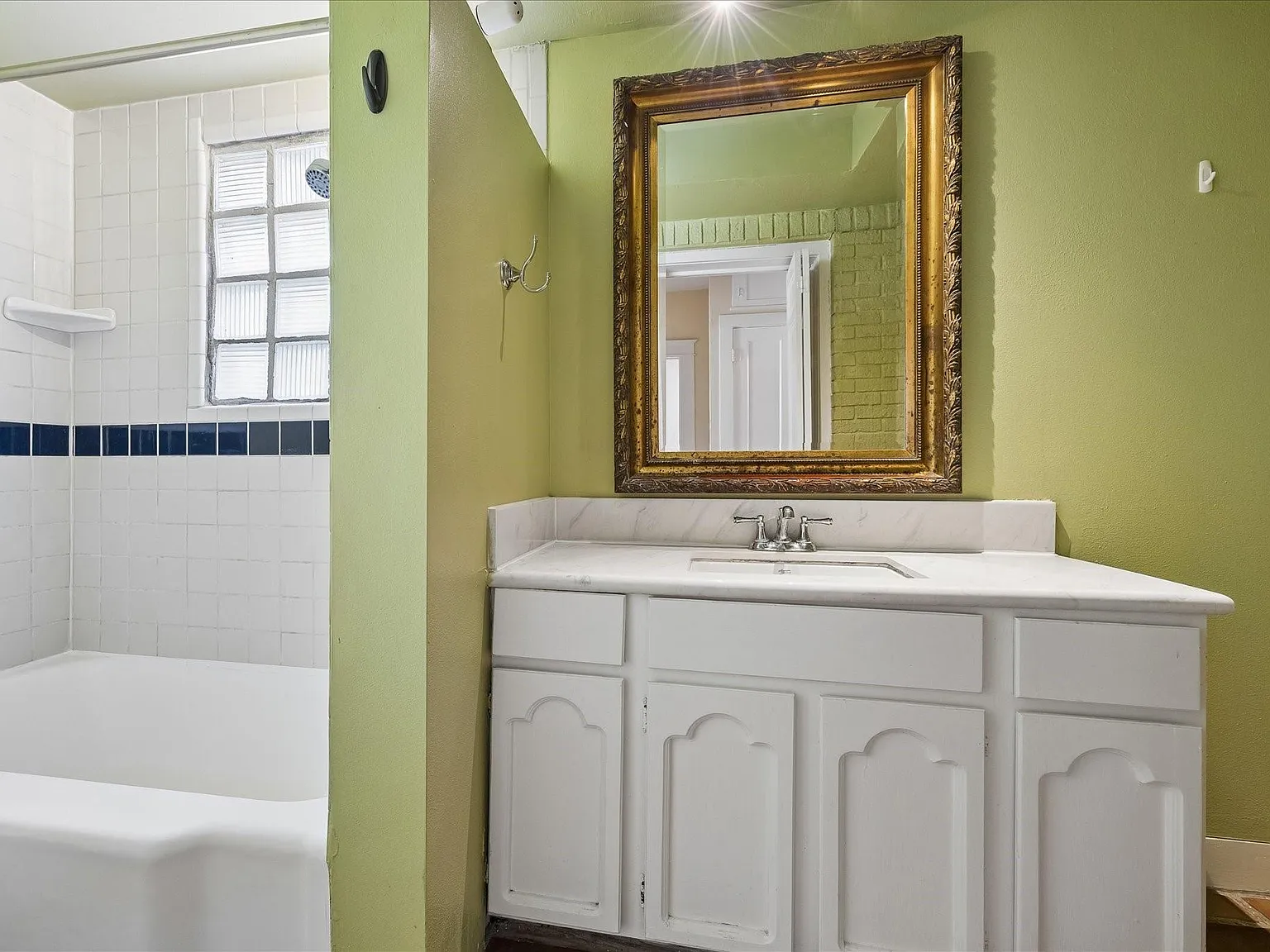 3 bed, 2.0 bath, 1971 sqft, $2,850 — Photo 4