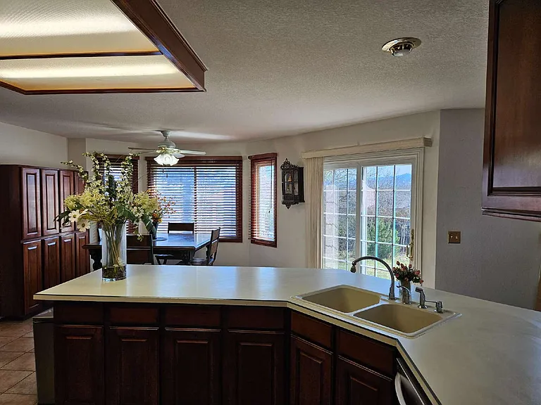 8842 W Ida Pl — Photo 6