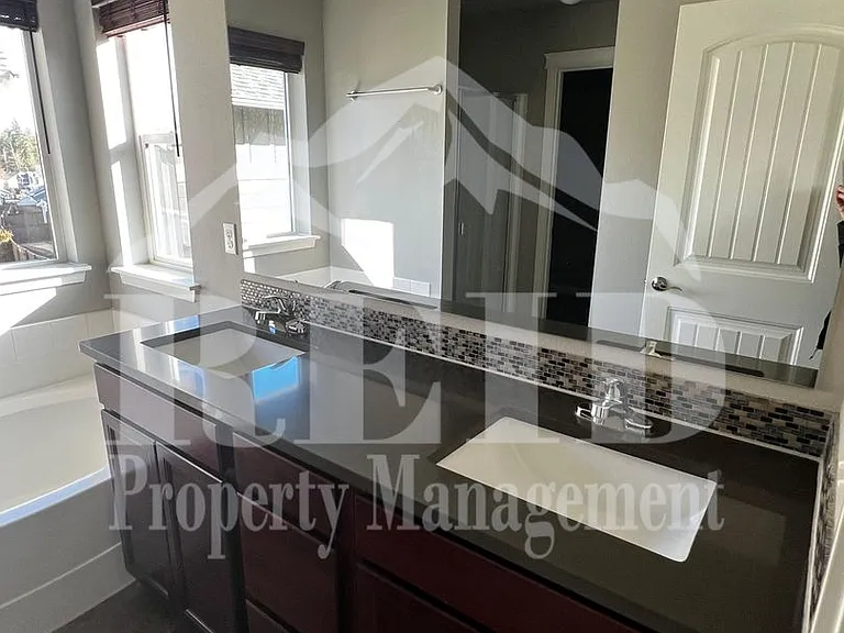 3887 Portside Dr — Photo 25
