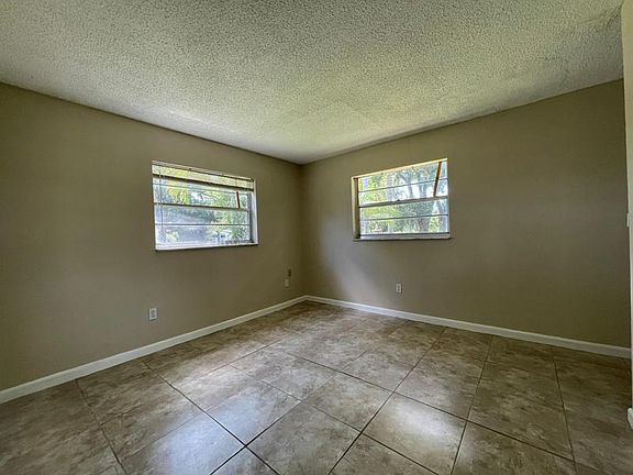 4th image of 4671 SW 66th Ave