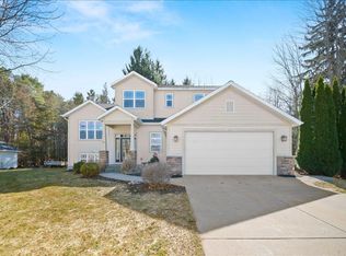 863 Cedar Woods Trl, Muskegon, MI 49441