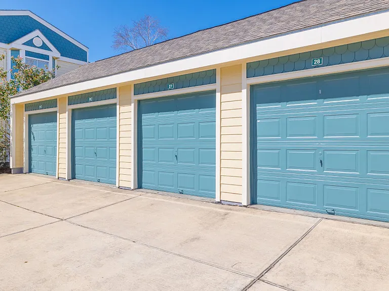 Lakes of Chateau Estates South — Photo 16