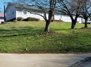 76 Hiawassee St, Andrews, NC 28901