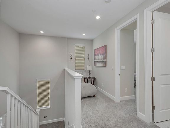 3rd image of 1093 Yucca Dr