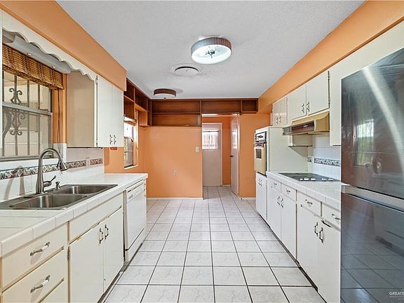 4th image of 301 N 41st St