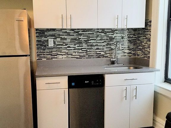 2nd image of 566 Parkside Ave APT 8B