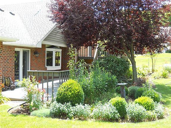 3rd image of 19 W Hunter Dr