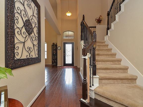 3rd image of 19 Glade Park Dr