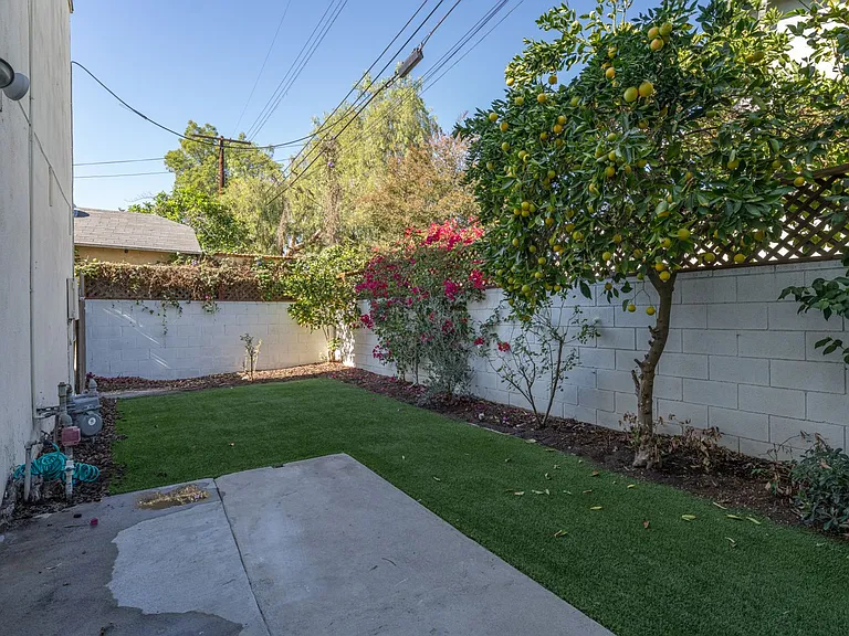 10725 Acama St — Photo 111