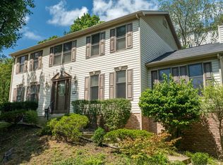 1014 Deerwood Dr, Morgantown, WV 26508
