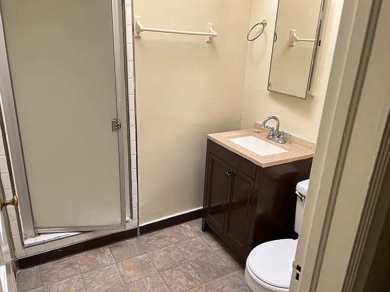 531 S Berendo St #D8 — Photo 12