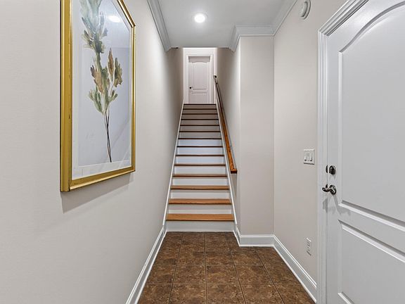 5th image of 408 Renaissance Ct