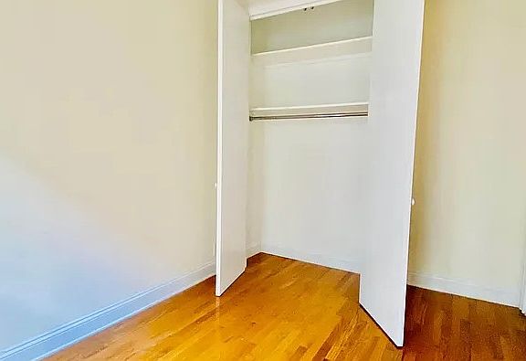 4th image of 208 E 7th St APT 5