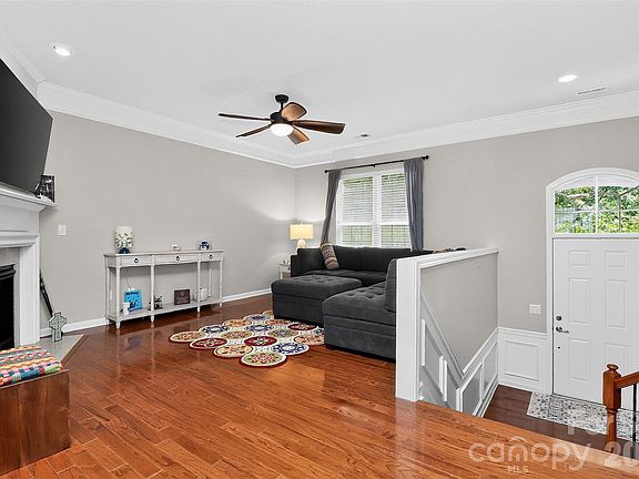 5th image of 1060 Drayton Ct