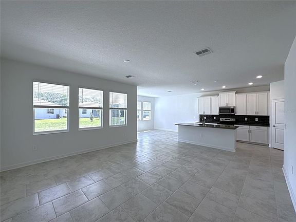 5th image of 3067 Camden Loop
