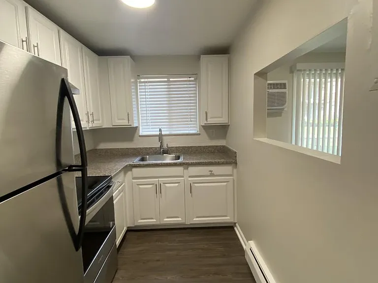 Fernwood Apartments — Photo 10