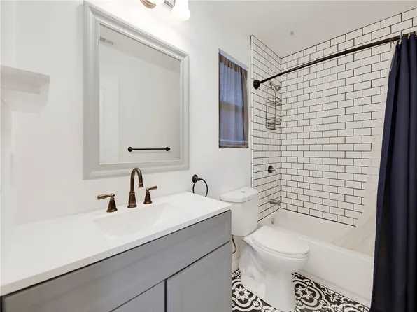 6215 Glide Ave, Woodland Hills, CA 91367