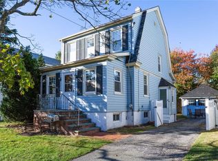 18 Pershing Ave, Valley Stream, NY 11581