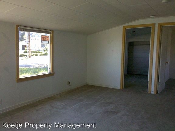 4th image of 1050 SW Glenmont Ct APT 4