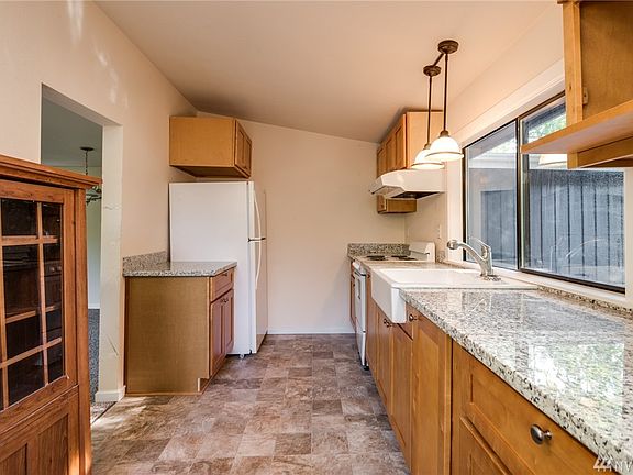 4th image of 18701 Old Camp Ln SE