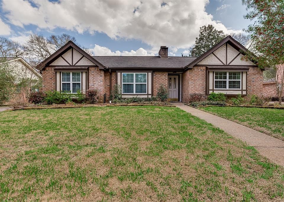 1st image of 15034 Carols Way Dr
