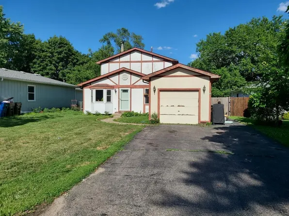 73 Barberry Dr, Crystal Lake, IL 60014