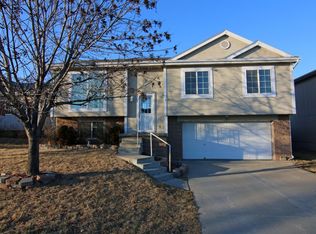 17004 Boyd St, Omaha, NE 68116